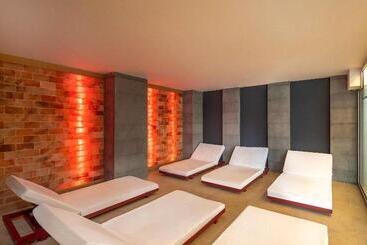 هتل Holiday Inn Yerevan   Republic Square, An Ihg