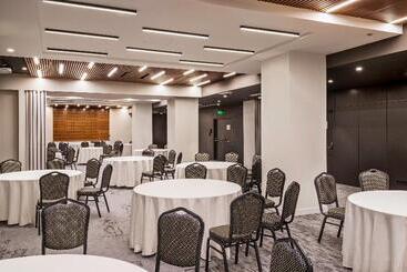هتل Holiday Inn Yerevan   Republic Square, An Ihg