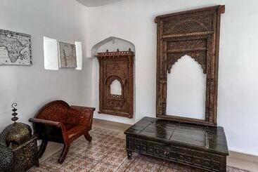 پانسیون Zanzi House