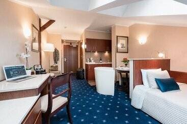 Booking Hotel Crown Piast & Spa