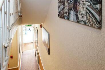 Dover Hotel   B&b