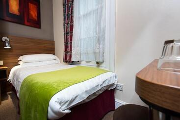 Dover Hotel   B&b