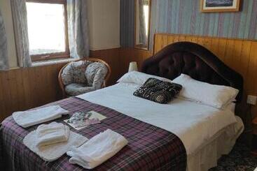 هتل All Seasons Guest House