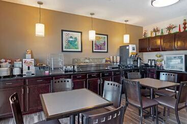 هتل Best Western Governors Inn And Suites