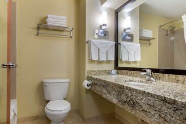 هتل Best Western Governors Inn And Suites