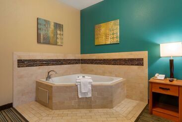 هتل Best Western Governors Inn And Suites