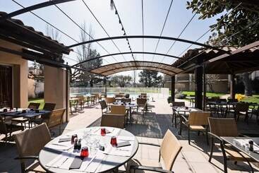 هتل Golden Tulip Avignon Le Paradou