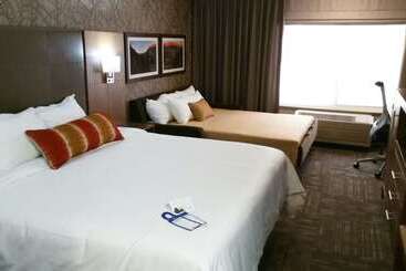 هتل Best Western Plus Cottontree Inn