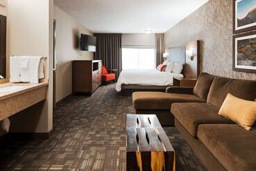 هتل Best Western Plus Cottontree Inn