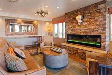 هتل Best Western Plus Cottontree Inn