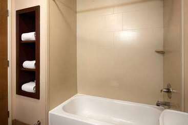 هتل Best Western Plus Gateway Inn & Suites   Aurora