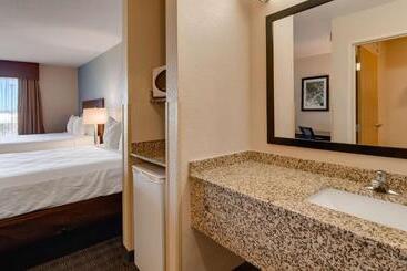 هتل Best Western Plus Gateway Inn & Suites   Aurora