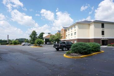 هتل Best Western Plus Georgetown Corporate Center