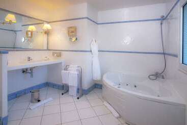 هتل Best Western Plus Hostellerie Du Vallon