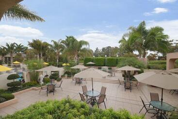 هتل Best Western Plus South Coast Inn