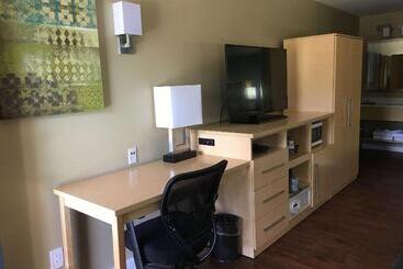 هتل Best Western Plus South Coast Inn