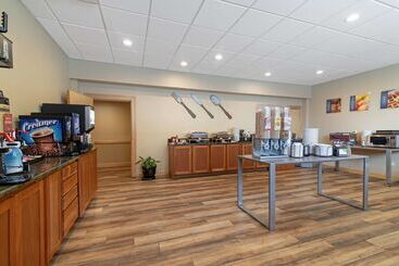 هتل Best Western Plus Windjammer Inn & Conference Center