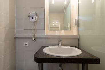 Brit Hotel Avignon Sud Le Calendal