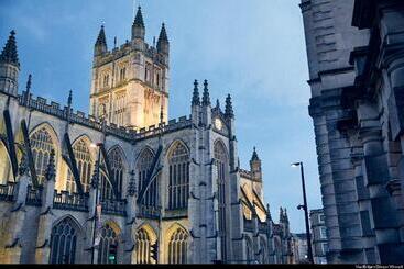 هتل Holiday Inn Express Bath, An Ihg