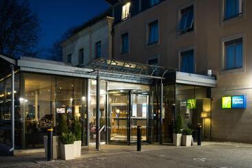 هتل Holiday Inn Express Bath, An Ihg