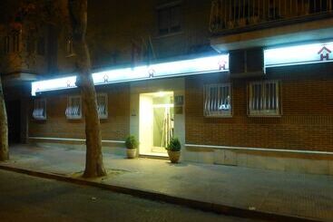 هتل Hostal El Val