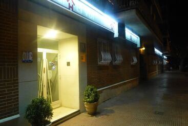 هتل Hostal El Val