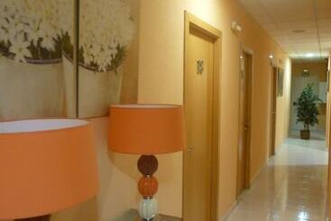 هتل Hostal El Val