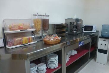 هتل Hostal El Val
