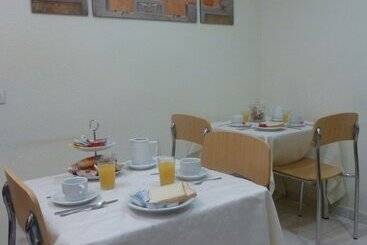 هتل Hostal El Val