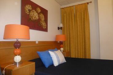 هتل Hostal El Val