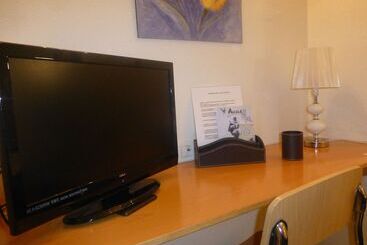 هتل Hostal El Val