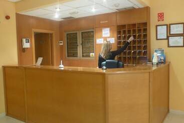 هتل Hostal El Val