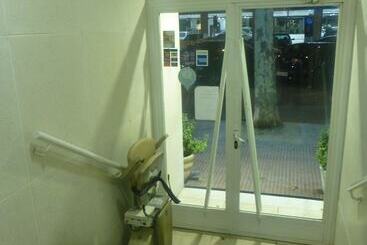 هتل Hostal El Val