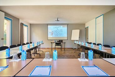 هتل Kyriad Direct Evreux