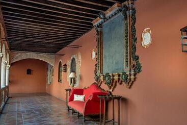 هتل Palacio De Santa Paula, Autograph Collection