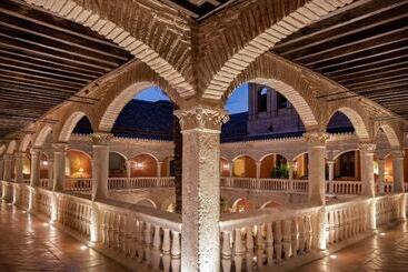 هتل Palacio De Santa Paula, Autograph Collection