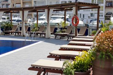هتل Port Salins