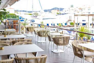 هتل Port Salins