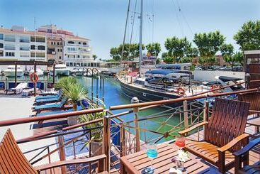 هتل Port Salins