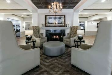 هتل Richmond Inn & Suites Trademark Collection By Wyndham