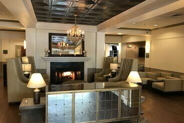 هتل Richmond Inn & Suites Trademark Collection By Wyndham