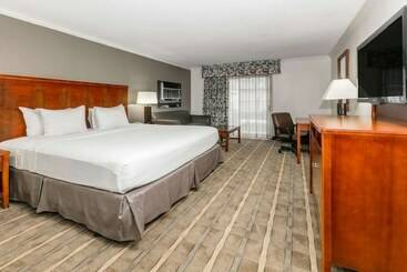 هتل Richmond Inn & Suites Trademark Collection By Wyndham