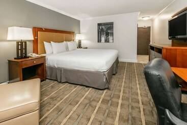 هتل Richmond Inn & Suites Trademark Collection By Wyndham