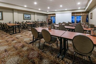هتل Richmond Inn & Suites Trademark Collection By Wyndham