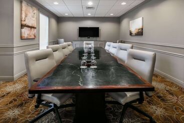 هتل Richmond Inn & Suites Trademark Collection By Wyndham