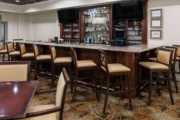 هتل Richmond Inn & Suites Trademark Collection By Wyndham
