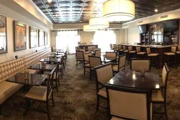 هتل Richmond Inn & Suites Trademark Collection By Wyndham