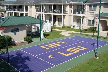 هتل Richmond Inn & Suites Trademark Collection By Wyndham