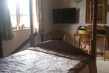 هتل Six Bells Inn