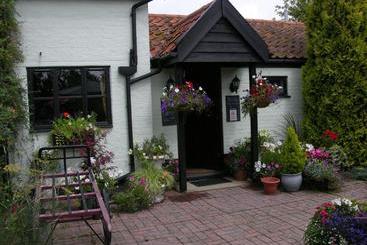 هتل Six Bells Inn